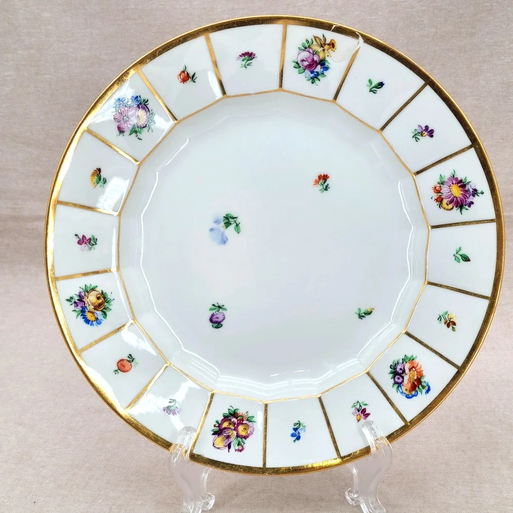 One (1) Royal Copenhagen 'Henriette' 10.25 Inch Dinner Plate #444-8549 Damaged